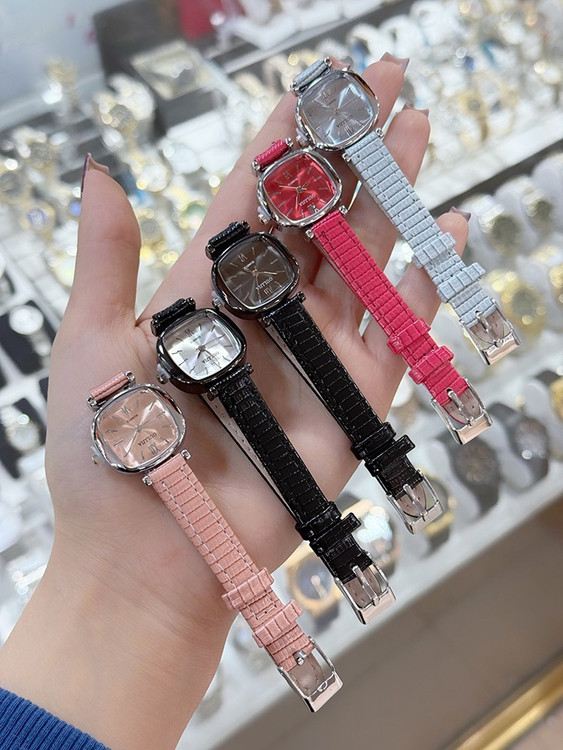 ساعت دخترانه