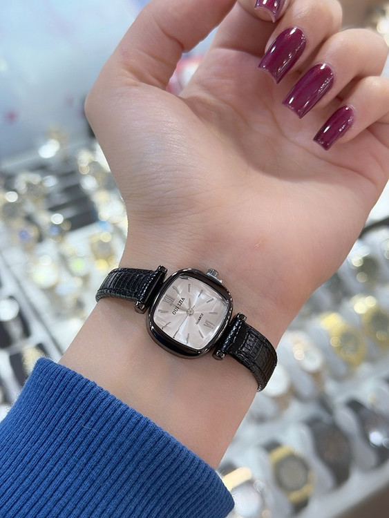 ساعت دخترانه