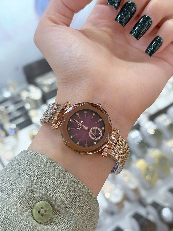 ساعت شیشه تراش زنانه