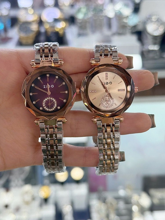 ساعت شیشه تراش زنانه