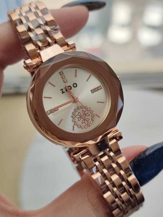 ساعت شیشه تراش زنانه