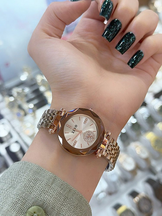 ساعت شیشه تراش زنانه