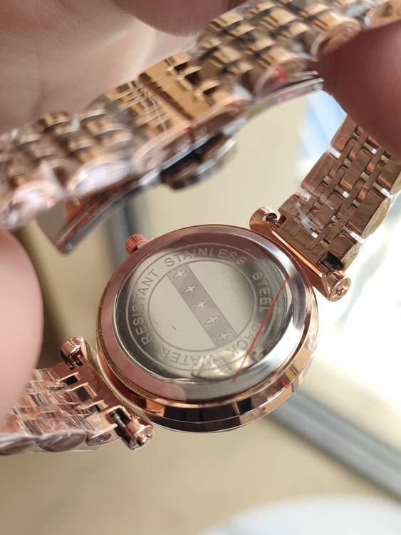 ساعت شیشه تراش زنانه