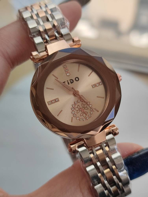 ساعت شیشه تراش زنانه