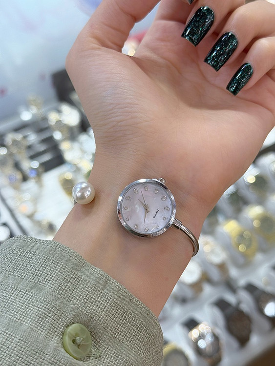 ساعت دستبندی زنانه