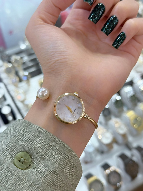 ساعت دستبندی زنانه