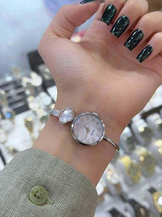 ساعت دستبندی زنانه