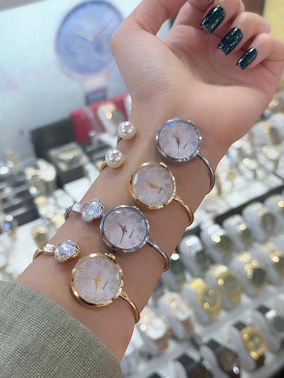 ساعت دستبندی زنانه