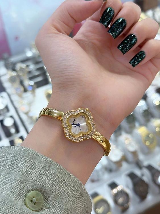 ساعت النگویی زنانه