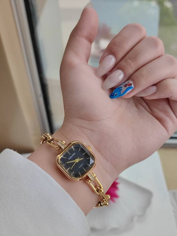 ساعت زنانه شیشه تراش