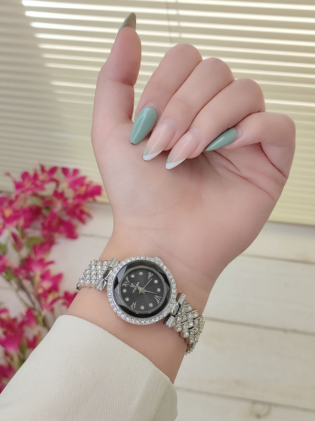 ساعت ظریف زنانه