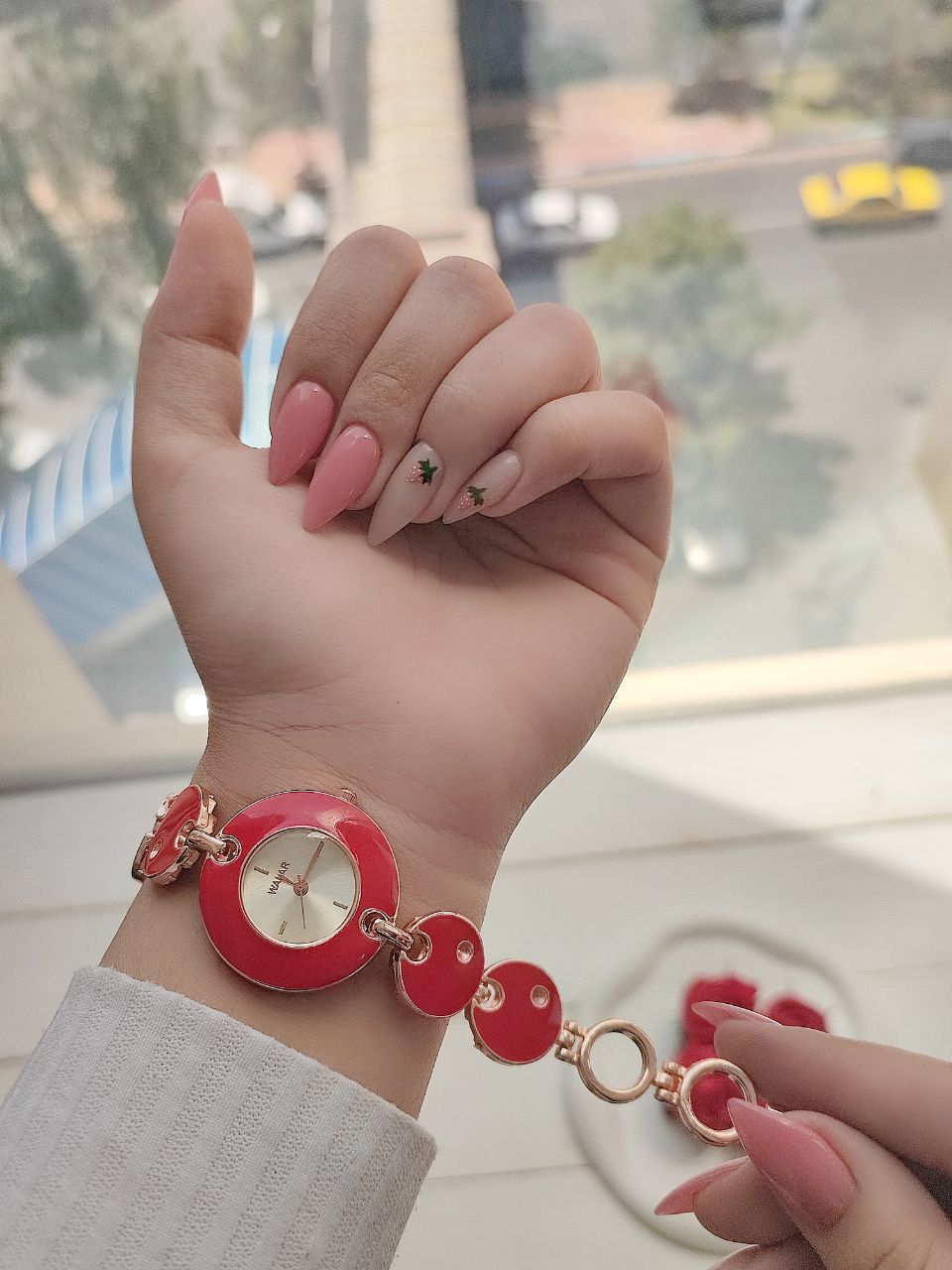 ساعت زنانه  والار. کد  2202508208.  طرح فانتزی با بند زنجیره‌ای لوکس و صفحه مینیمال - نمای اصلی