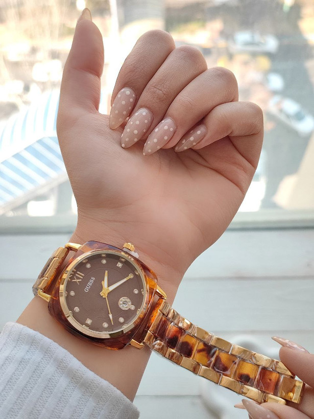 ساعت زنانه Guess کد.95010006264 مدل مربعی شیک با بند ترکیبی استیل و سرامیک - نمای صفحه