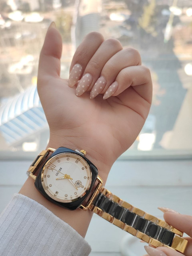 ساعت زنانه Guess کد.95010006264 مدل مربعی شیک با بند ترکیبی استیل و سرامیک - نمای پشت