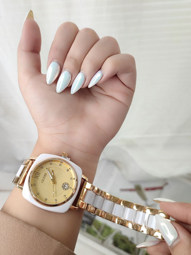 ساعت زنانه Guess کد.95010006264 مدل مربعی شیک با بند ترکیبی استیل و سرامیک - جزئیات صفحه