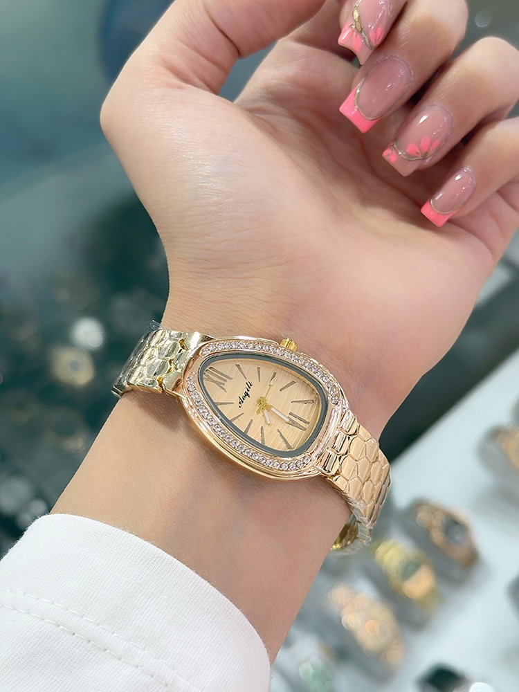 ساعت مچی زنانه Aoqili نگیندار مدل Serpenti، 5757229àبند فلزی طرح لانهزنبوری، صفحه بیضی - نمای صفحه