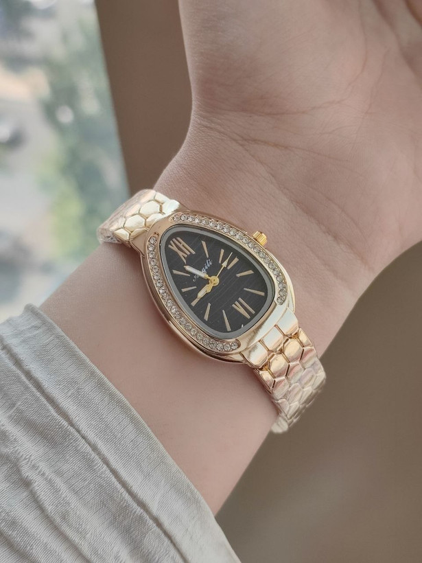 ساعت مچی زنانه Aoqili نگیندار مدل Serpenti، 5757229àبند فلزی طرح لانهزنبوری، صفحه بیضی - نمای کلی