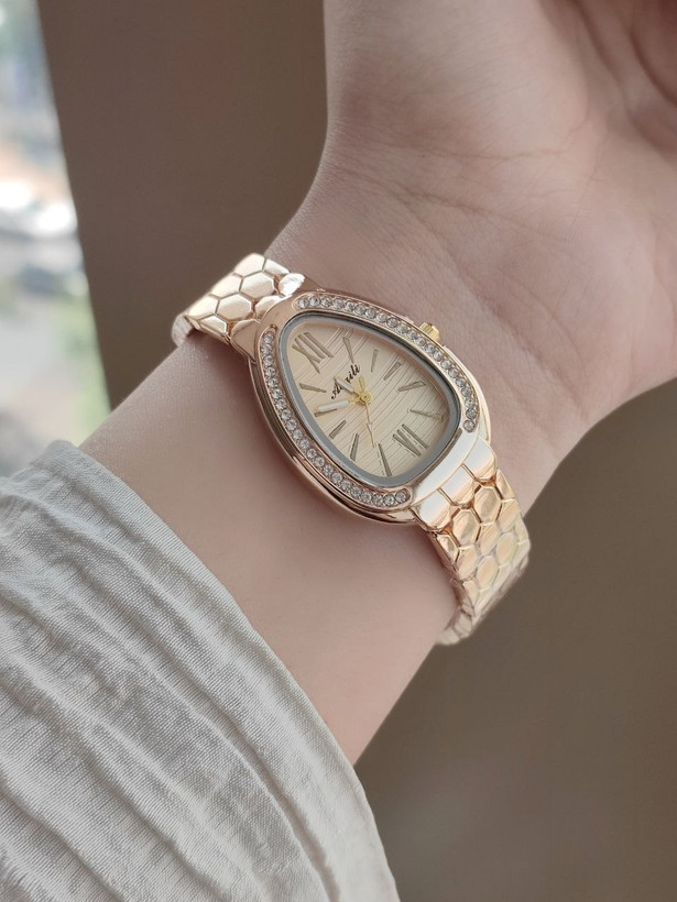 ساعت مچی زنانه Aoqili نگیندار مدل Serpenti، 5757229àبند فلزی طرح لانهزنبوری، صفحه بیضی - نمای اصلی