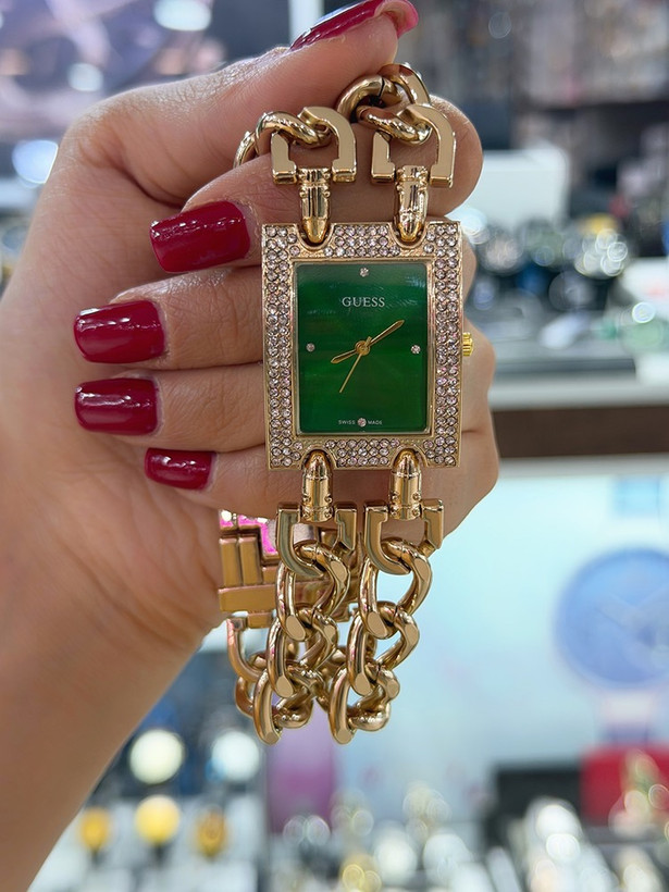 ساعت مچی زنانه گس (GUESS) مدل زنجیری نگیندار - قاب مربعی طلایی با بند کارتیه - نمای صفحه