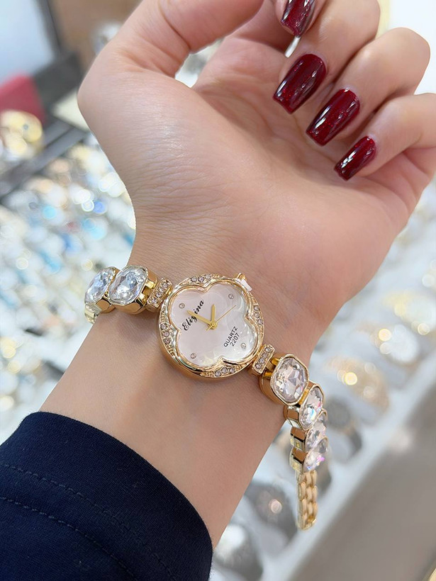 ساعت زنانه و دخترانه نگین دار. 5208881
